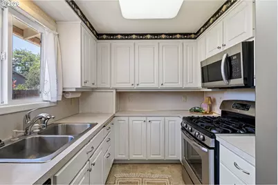 1004 Saville Ave, Eugene, OR 97404 - Photo 13