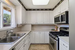 1004 Saville Ave, Eugene, OR 97404 - Photo 13