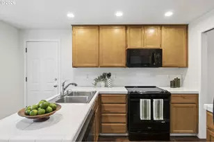 7137 NE Jessup Ct, Portland, OR 97218 - Photo 11