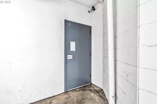 2211 SW Park Pl, Portland, OR 97205 - Photo 39