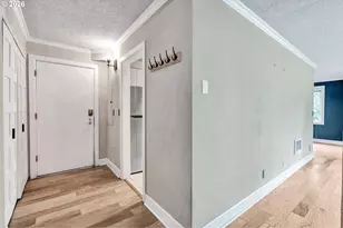 2211 SW Park Pl, Portland, OR 97205 - Photo 9