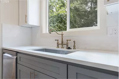 3564 NE Mathison Pl, Portland, OR 97212 - Photo 17