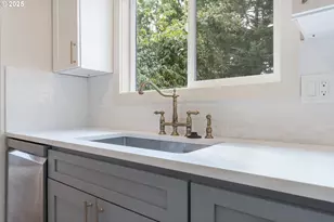 3564 NE Mathison Pl, Portland, OR 97212 - Photo 17