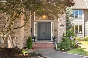 4221 SW Selling Ct, Portland, OR 97221 - Photo 3