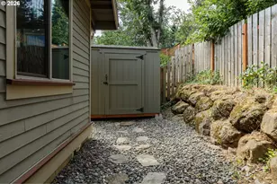 3201 Young Ln, Hood River, OR 97031 - Photo 17