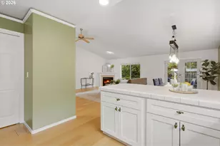 1298 NE Lilac Ct, Hillsboro, OR 97124 - Photo 9