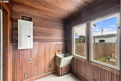 824 S 7th St, Coos Bay, OR 97420 - Photo 35
