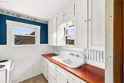 824 S 7th St, Coos Bay, OR 97420 - Photo 39