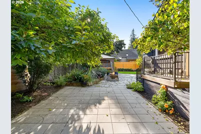 7221 SW Brier Pl, Portland, OR 97219 - Photo 47