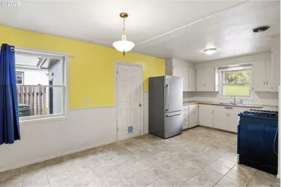 1402 SE Court Ave, Roseburg, OR 97470 - Photo 9