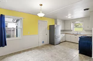 1402 SE Ct Ave, Roseburg, OR 97470 - Photo 9