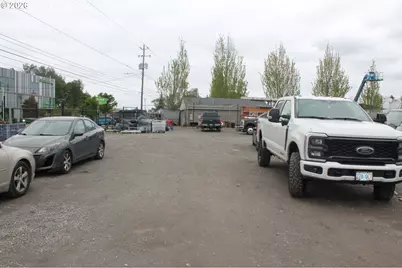 2706 NE Columbia Blvd, Portland, OR 97211 - Photo 3