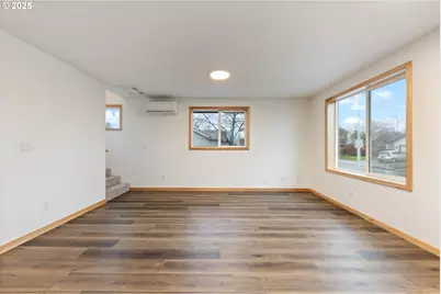 5253 Forest Ln, Eugene, OR 97402 - Photo 5