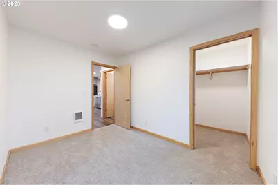 5253 Forest Ln, Eugene, OR 97402 - Photo 11