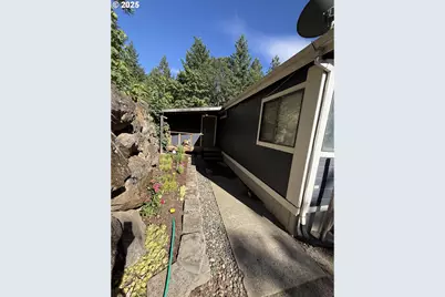 590 NE Spring St, White Salmon, WA 98672 - Photo 3