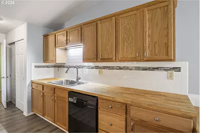 702 Benjamin Ave, Cottage Grove, OR 97424 - Photo 3