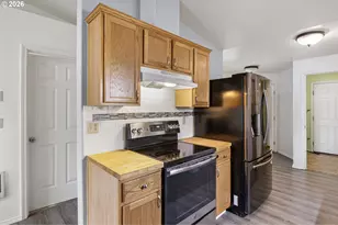 702 Benjamin Ave, Cottage Grove, OR 97424 - Photo 5