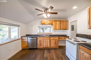 1649 Elm St, Sweet Home, OR 97386 - Photo 9