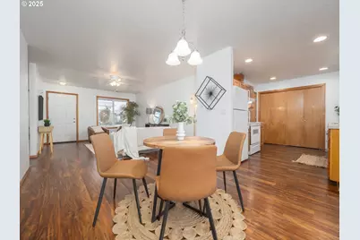 402 E Washington St, Carlton, OR 97111 - Photo 11