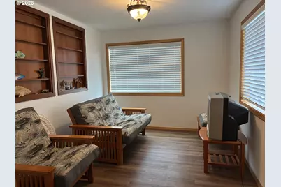 2701 NW Parker Ave, Waldport, OR 97394 - Photo 5