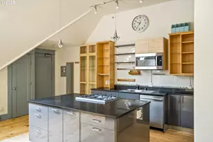 2566 NW Lovejoy St, Portland, OR 97210 - Photo 27