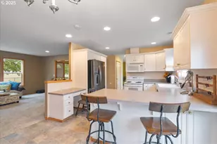 1318 NE Grandhaven St, McMinnville, OR 97128 - Photo 7