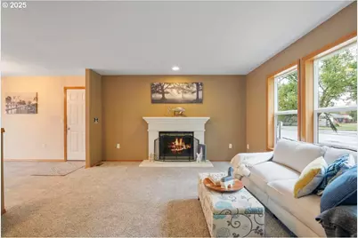 1318 NE Grandhaven St, McMinnville, OR 97128 - Photo 5