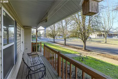 1318 NE Grandhaven St, McMinnville, OR 97128 - Photo 3