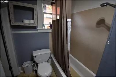 309 W 7th St, The Dalles, OR 97058 - Photo 11