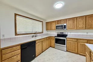 2715 SW 31st St, Gresham, OR 97080 - Photo 13