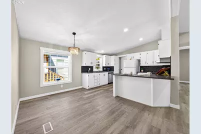 17520 SE 82nd Dr #2, Clackamas, OR 97015 - Photo 5