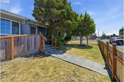 1669 Johnson St, North Bend, OR 97459 - Photo 5