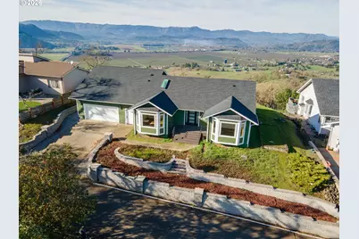 383 Ridgecrest Dr, Roseburg, OR 97471 - Photo 3