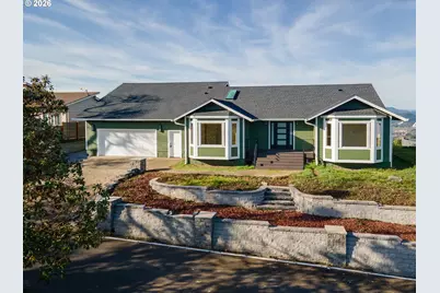 383 Ridgecrest Dr, Roseburg, OR 97471 - Photo 1