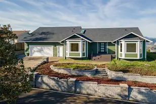 383 Ridgecrest Dr, Roseburg, OR 97471 - Photo 1