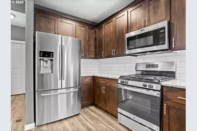 310 SW Mt Adams St, McMinnville, OR 97128 - Photo 15