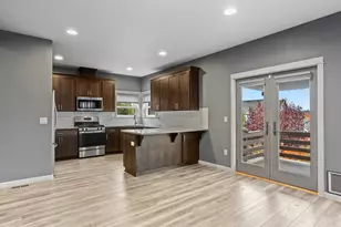 310 SW Mount Adams St, McMinnville, OR 97128 - Photo 9