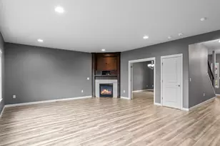 310 SW Mount Adams St, McMinnville, OR 97128 - Photo 5