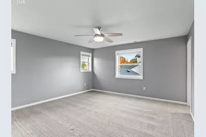 310 SW Mt Adams St, McMinnville, OR 97128 - Photo 17