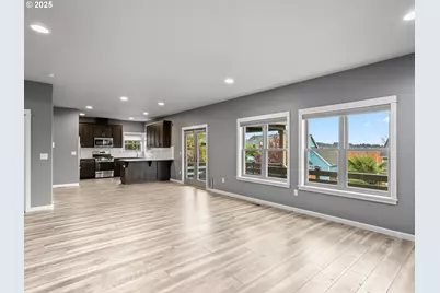 310 SW Mt Adams St, McMinnville, OR 97128 - Photo 7