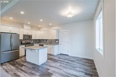 66 N 8th St, Lebanon, OR 97355 - Photo 9