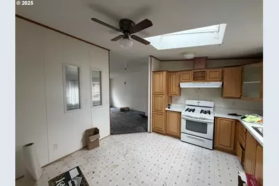 252 NW 20th St, Newport, OR 97365 - Photo 3