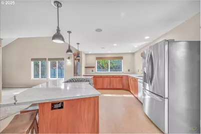 33765 Lake Front Dr, Warrenton, OR 97146 - Photo 19