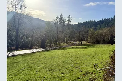 4447 Melrose Rd, Roseburg, OR 97471 - Photo 9