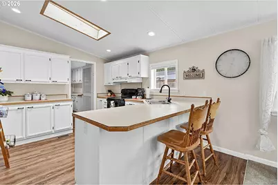 1095 S 59th St, Springfield, OR 97478 - Photo 5