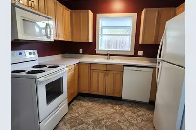 208 S Swiegle Ave, Molalla, OR 97038 - Photo 5