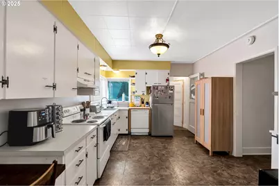 402 SE 75th Ave, Portland, OR 97215 - Photo 9