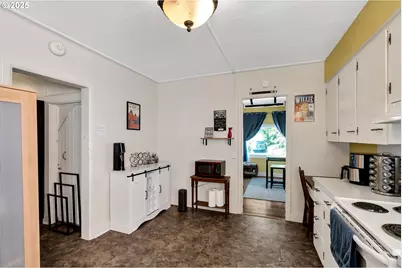 402 SE 75th Ave, Portland, OR 97215 - Photo 11