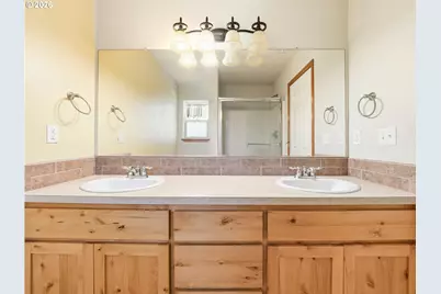 2528 N Crater Ln, Newberg, OR 97132 - Photo 33