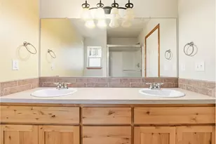 2528 N Crater Ln, Newberg, OR 97132 - Photo 33